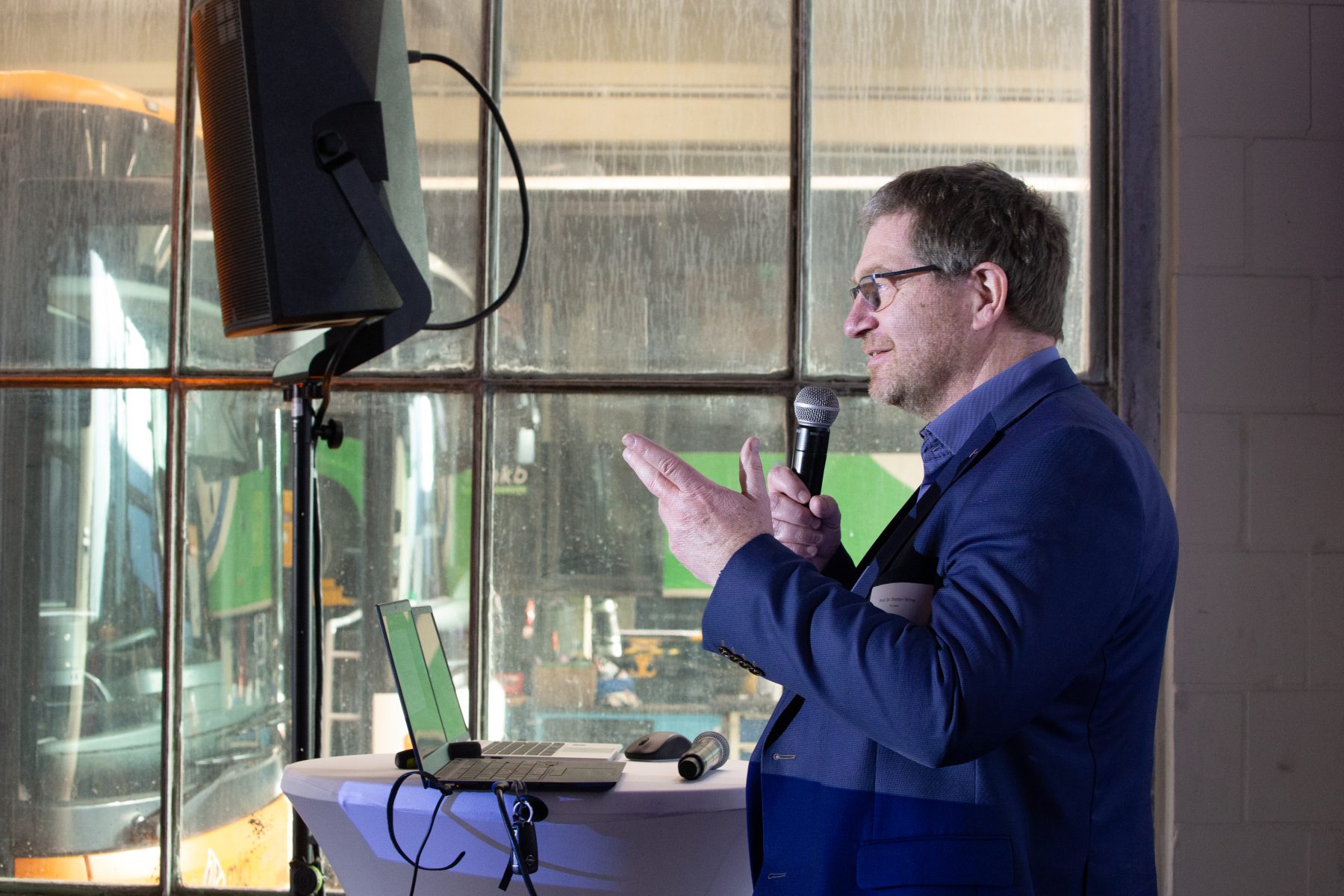 Prof. Dr. Witte bebrüßt die Gäste