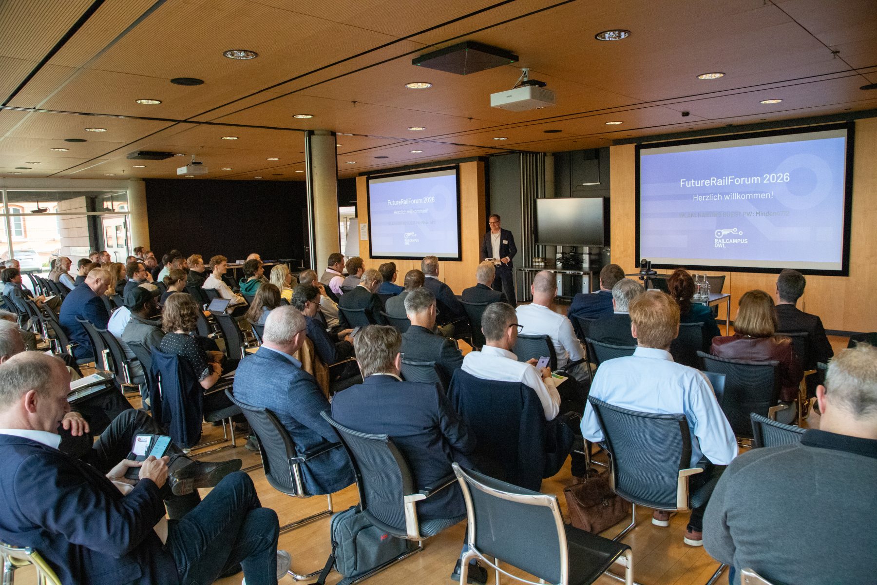 Teilnehmende des Future Rail Forums 2026