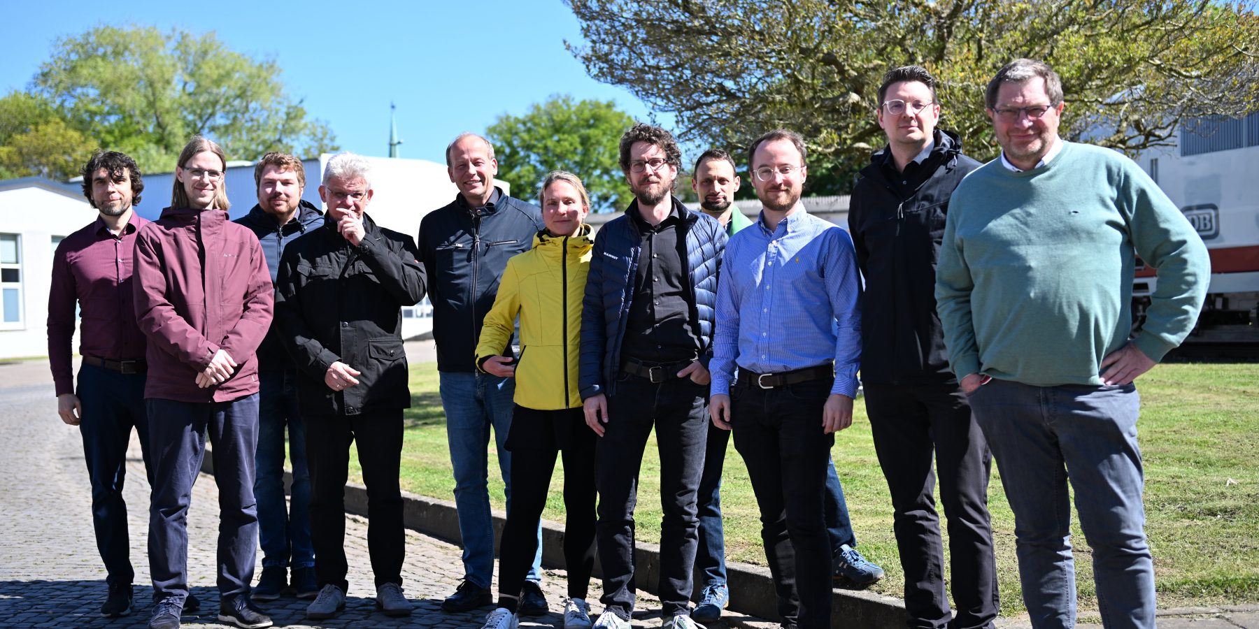 Besuchende des Arbeitskreises innocam.NRW zu Besuch am RailCampus in Minden