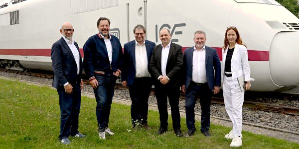 Mobilität neu denken: NRW-Verkehrsministerium besucht RailCampus OWL und DB Systemtechnik